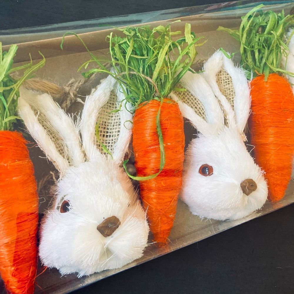 NWT Easter Bunny Rabbit & Carrot Spring Garland Decor